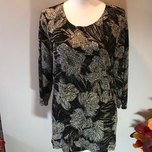 J. M. Collection~~Nice Long top~🖤